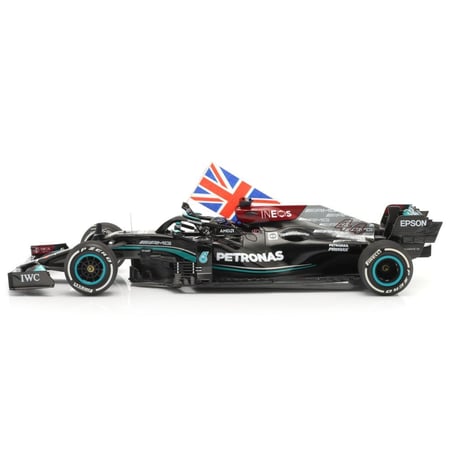 Minichamps 1/18 Mercedes AMG Petronas F1 W12 Winner British GP 2021 No. 44 Lewis Hamilton (with Flag & Driver Figure)