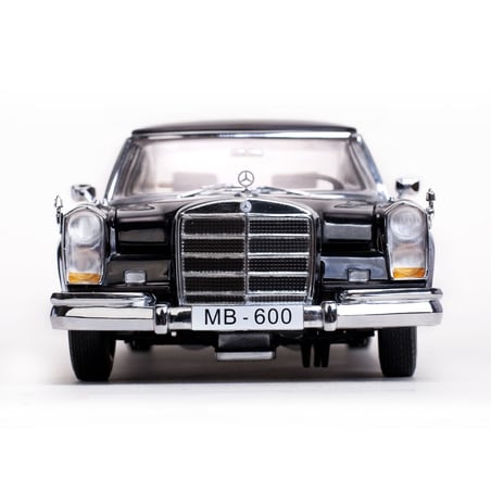 1/18 Mercedes Benz 600 Pullman 1966