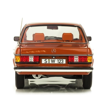 1:18 Mercedes Benz 200 W123 (1980-1985)