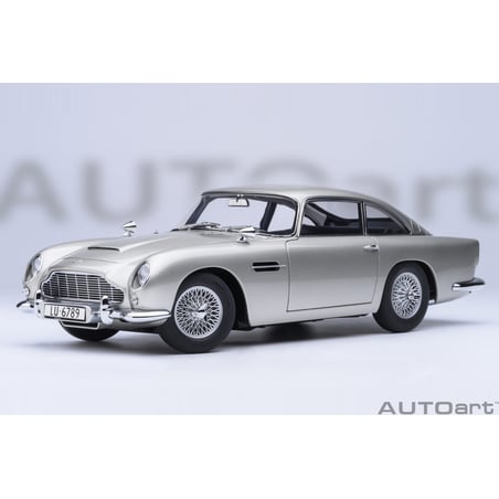 Autoart 1/18  Aston Martin DB5 James Bond Sean Connery Goldfinger 1964 with weapons