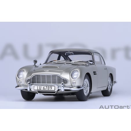 Autoart 1/18  Aston Martin DB5 James Bond Sean Connery Goldfinger 1964 with weapons