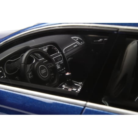 1/18 Audi A4 RS4 Avant 2013