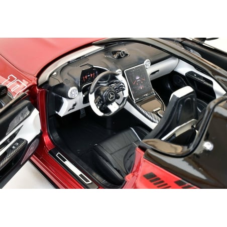 NZG Mercedes Benz Dealer 1/18 Mercedes Benz AMG PureSpeed 2025