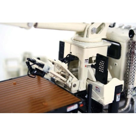 TWH 1/50 National Crane Boom 1300H on Peterbilt 357 Truck Chassis, 2007 Manitowoc Crane Group