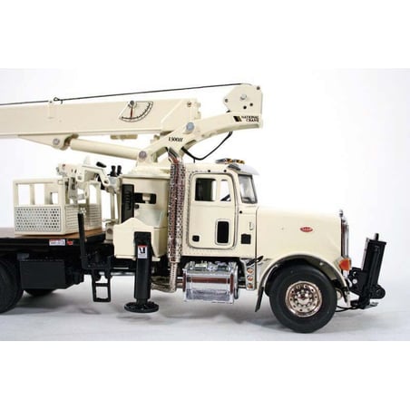 TWH 1/50 National Crane Boom 1300H on Peterbilt 357 Truck Chassis, 2007 Manitowoc Crane Group
