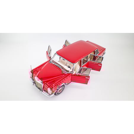 1/18 Mercedes-Benz 600 Pullman “Red Baron”, 1972