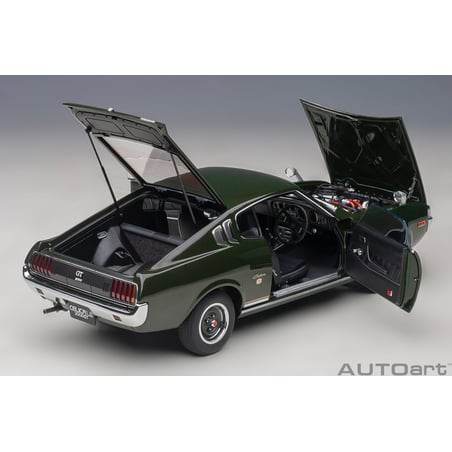 Autoart 1/18 Toyota Celica Liftback 2000GT (RA25) 1973