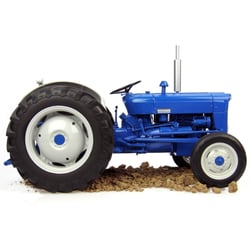 Universal Hobbies 1/16 Fordson Super Dexta New Performance 1963