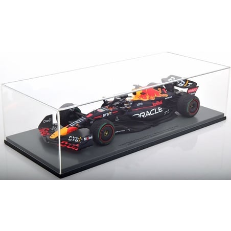 Spark 1/18 Oracle Red Bull Racing RB18 Winner Japanese GP 2022 No.1 Max Verstappen With pitboard World Champion