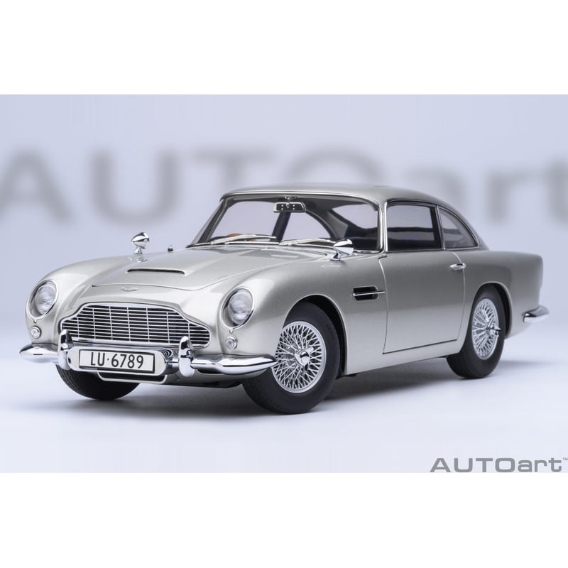 Autoart 1/18  Aston Martin DB5 James Bond Sean Connery Goldfinger 1964 with weapons