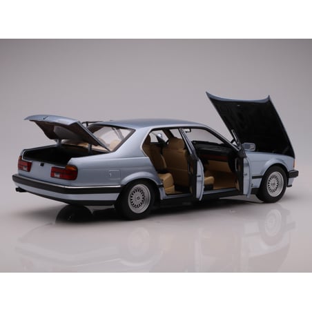 Minichamps 1/18 BMW 7 Series 730i (E32) 1986