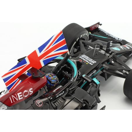 Minichamps 1/18 Mercedes AMG Petronas F1 W12 Winner British GP 2021 No. 44 Lewis Hamilton (with Flag & Driver Figure)