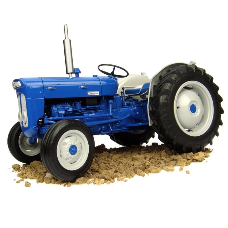 Universal Hobbies 1/16 Fordson Super Dexta New Performance 1963