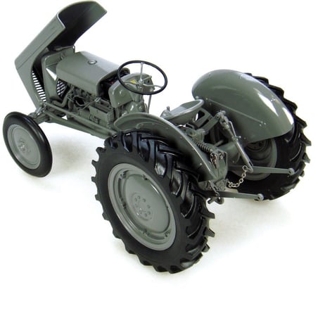 Universal Hobbies 1/16 Massey Ferguson TE 20 The Little Grey"