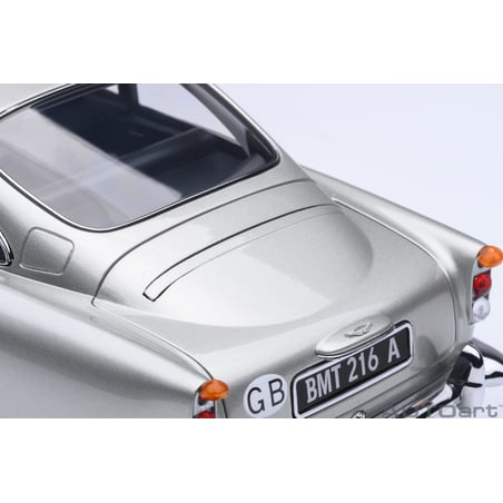 Autoart 1/18  Aston Martin DB5 James Bond Sean Connery Goldfinger 1964 with weapons
