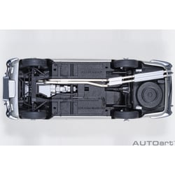 Autoart 1/18  Aston Martin DB5 James Bond Sean Connery Goldfinger 1964 with weapons