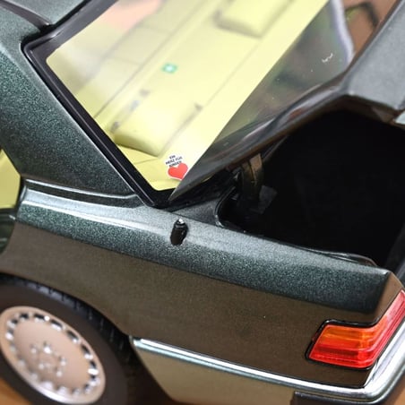 Norev 1/18 Mercedes Benz  E Class 230E (W124) 1990