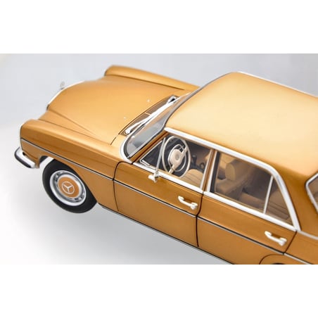 Norev Dealer Pack 1/18 Mercedes Benz 200/8 (W115) 1968