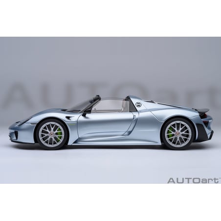 Autoart 1/18 Porsche 918 Spyder Weissach Package 2013
