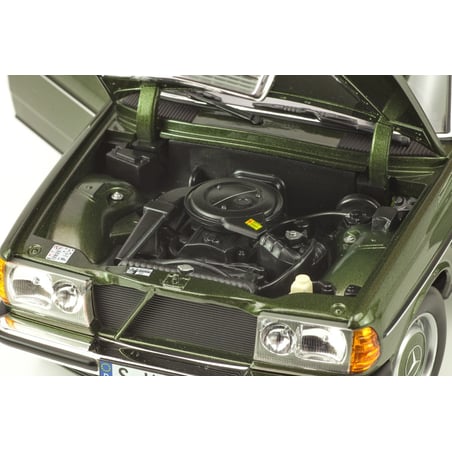 1:18 MERCEDES BENZ 200 W123 (1980-1985)