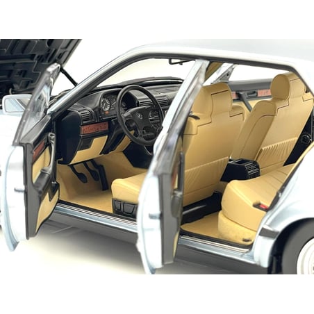 Minichamps 1/18 BMW 7 Series 730i (E32) 1986