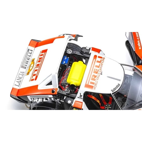 Kyosho 1/18 Lancia Stratos HF No.1 Winner Rallye Hunsrueck 1978, Night Version Walter Röhrl / Christian Geistdörfer