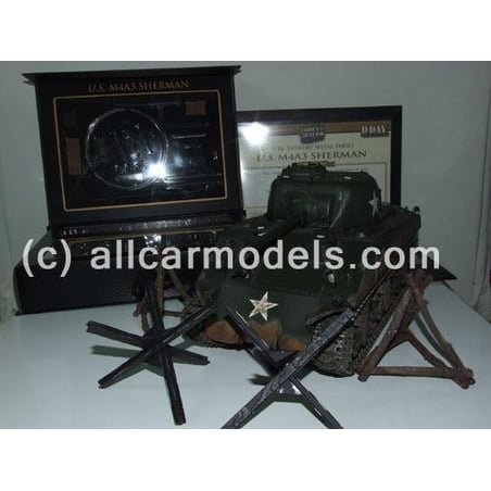 Forces of Valor 1/16 U.S. Sherman M4A3N D-Day Commemorative (with Crew and Accessories)