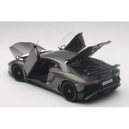 1:18 Lamborghini Aventador LP 750-4 SV (AUTOart)