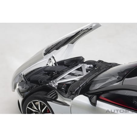 Autoart 1/18 Aston Martin DB11