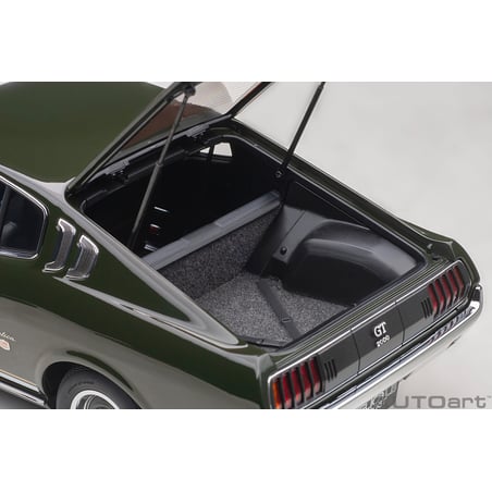 Autoart 1/18 Toyota Celica Liftback 2000GT (RA25) 1973