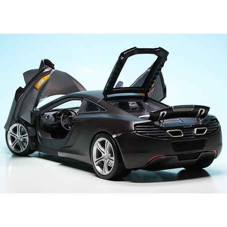 Minichamps 1/18 McLaren MP4-16C 2011