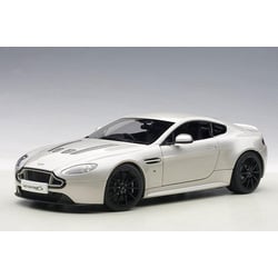Autoart 1/18 Aston Martin...