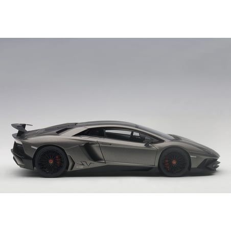 1:18 Lamborghini Aventador LP 750-4 SV (AUTOart)