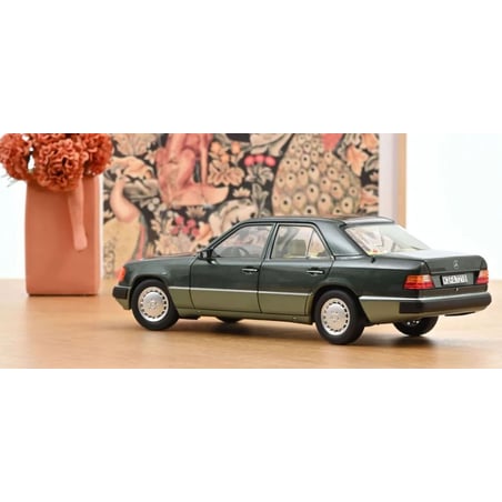 Norev 1/18 Mercedes Benz  E Class 230E (W124) 1990