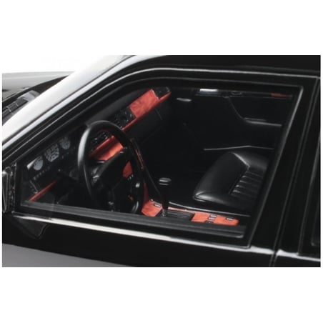 1:18 Mercedes-Benz S124 300TE AMG 1998 (Otto Mobile)