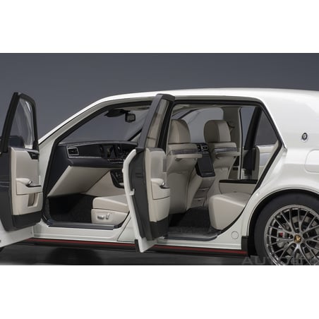 Autoart 1/18 Toyota Century GRMN 2019