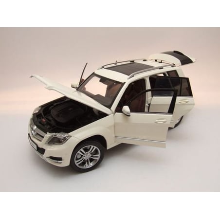 Welly GT Autos 1/18 Mercedes Benz GLK 2013