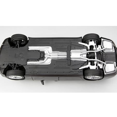 Kyosho 1/18 BMW 750 Li (F02)