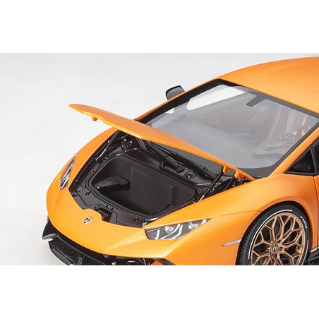 1:18 Lamborghini Huracan Performante (AUTOart)