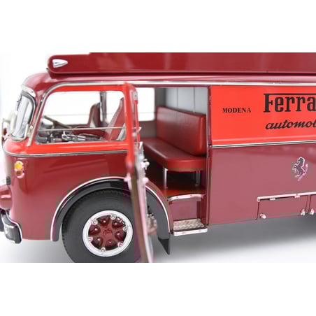 CMC 1/18  Ferrari Racing transporter, Typ Fiat 642 RN2 Bartoletti, 1957
