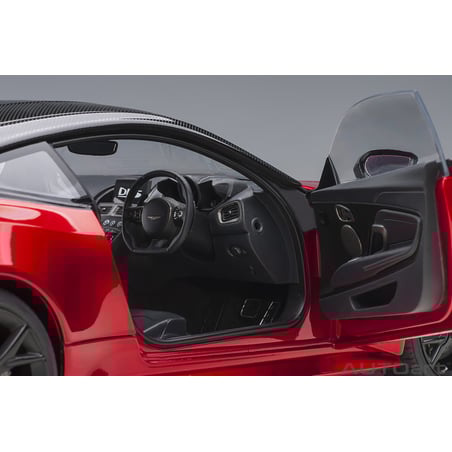 Autoart 1/18 Aston Martin DBS Superleggera