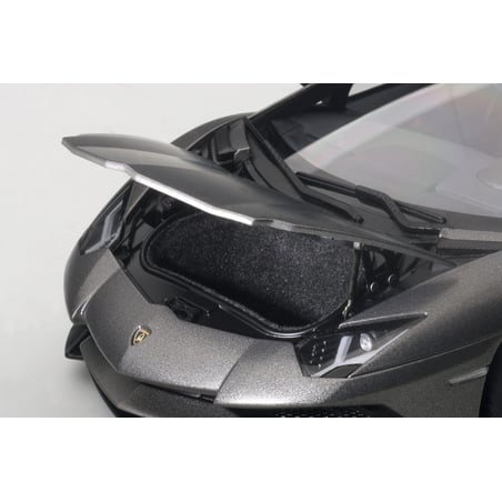 1:18 Lamborghini Aventador LP 750-4 SV (AUTOart)