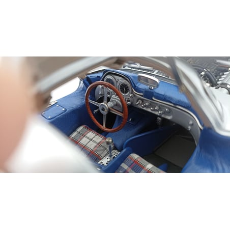 CMC 1/18 Mercedes-Benz 300 SLR Coupé, RAC Tourist Trophy 1955, No.T1