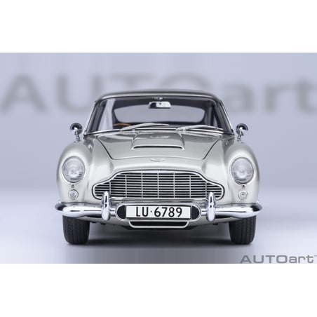 Autoart 1/18  Aston Martin DB5 James Bond Sean Connery Goldfinger 1964 with weapons