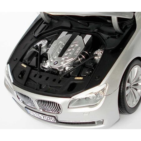 Kyosho 1/18 BMW 7 series F02