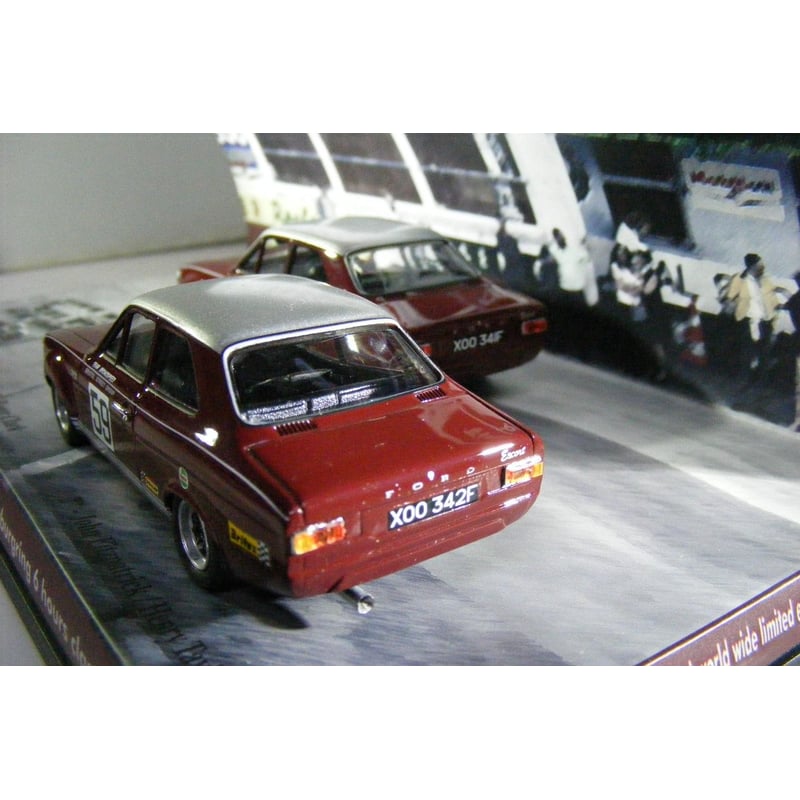 Miniature Ford escort TC 1968 1/43 blanche minichamps ( boite légèrement écornée