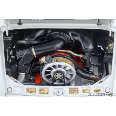 Autoart 1/18 Porsche 911 Carrera 2.7 RS “THE CIRCUIT WOLF”