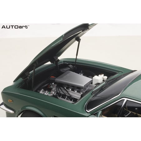 1:18 Aston Martin V8 Vantage 1985