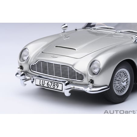Autoart 1/18  Aston Martin DB5 James Bond Sean Connery Goldfinger 1964 with weapons