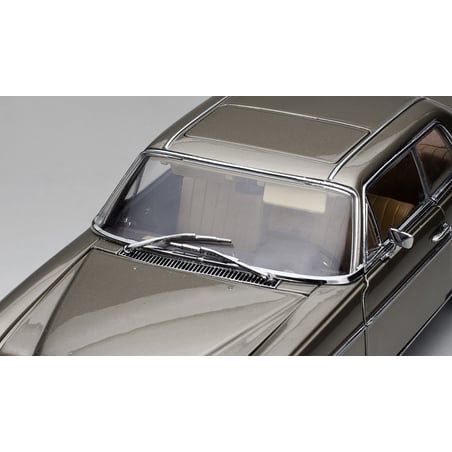 Sunstar 1/18 Mercedes-Benz Strich 8 Coupé 1973